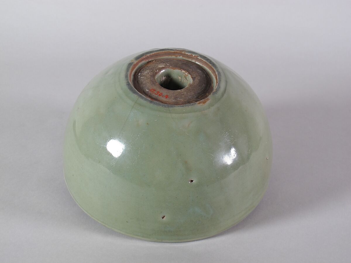 Warmer bowl, Stonware with celadon glaze (Longquan ware), China
