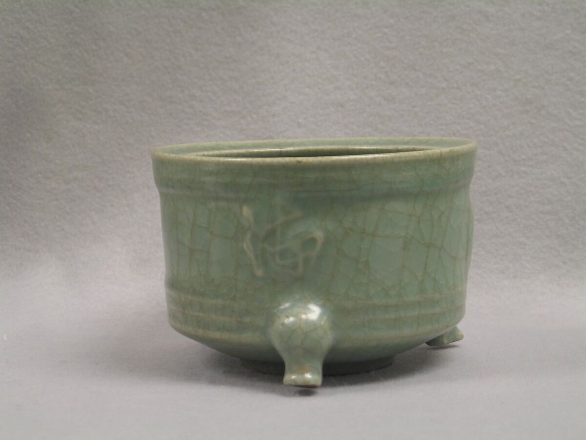 Incense burner with characters "longevity, mountain, fortune, sea" (shou shan fu hai), Stoneware with celadon glaze (Longquan ware), China 