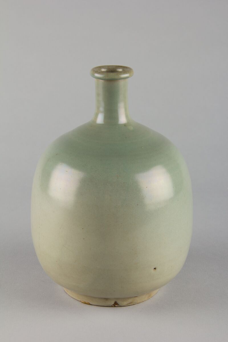 Bottle, Stoneware with celadon glaze, China 