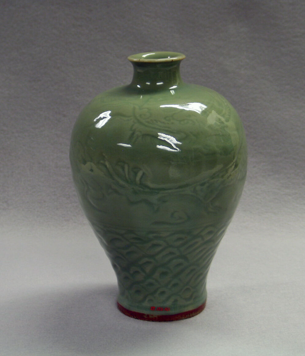 Meiping vase with dragon, Stoneware with incised decoration under celadon glaze (Longquan ware), China