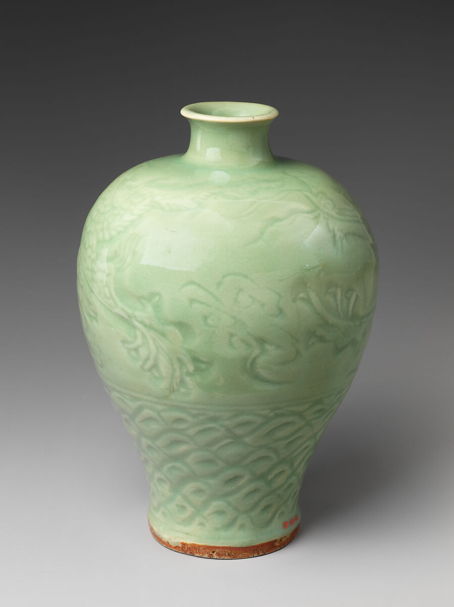Meiping vase with dragon, Stoneware with incised decoration under celadon glaze (Longquan ware), China