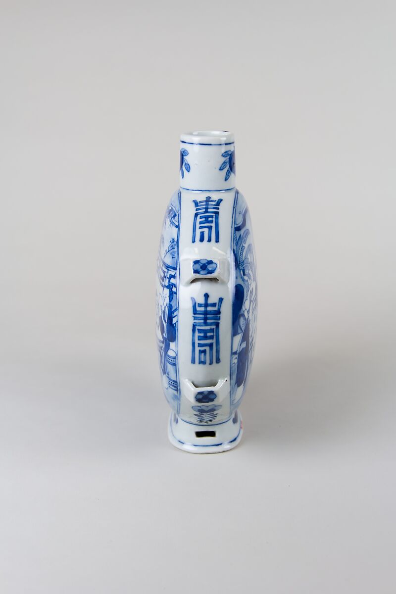 Pilgrim Bottle, Porcelain painted in underglaze blue, China