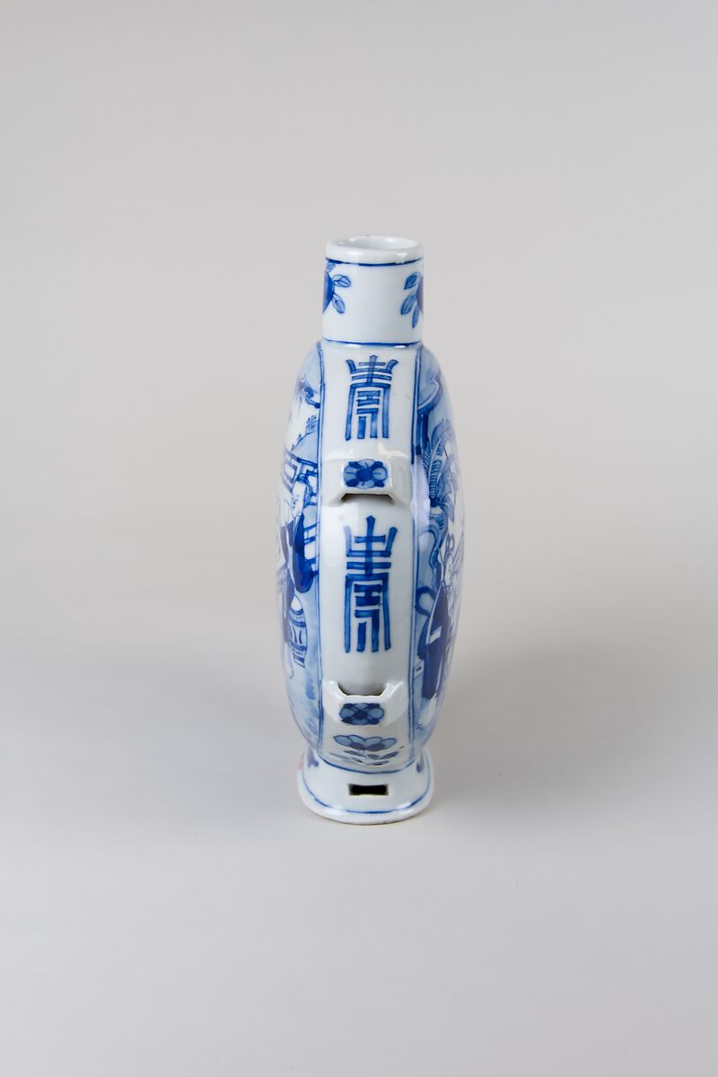 Pilgrim Bottle, Porcelain painted in underglaze blue, China