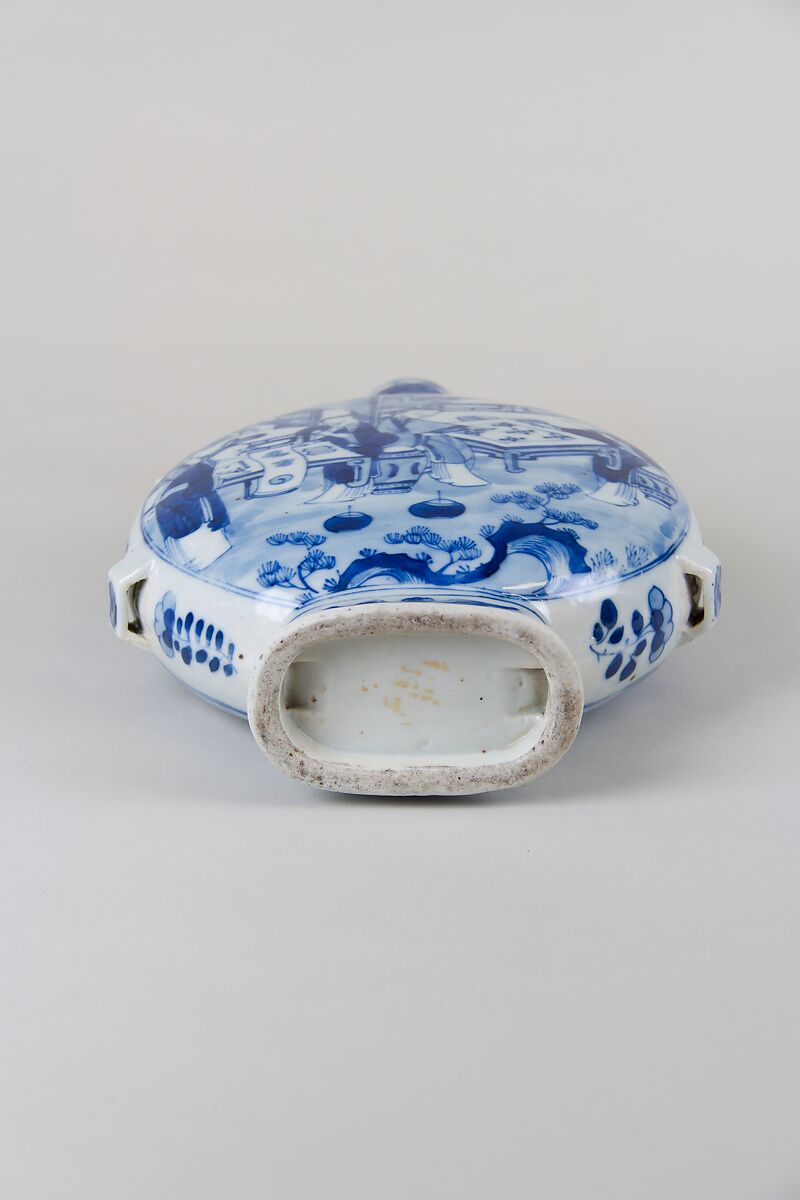 Pilgrim Bottle, Porcelain painted in underglaze blue, China