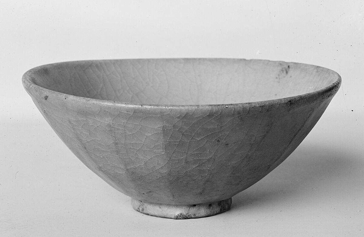Bowl, Pottery with blue-gray glaze, China