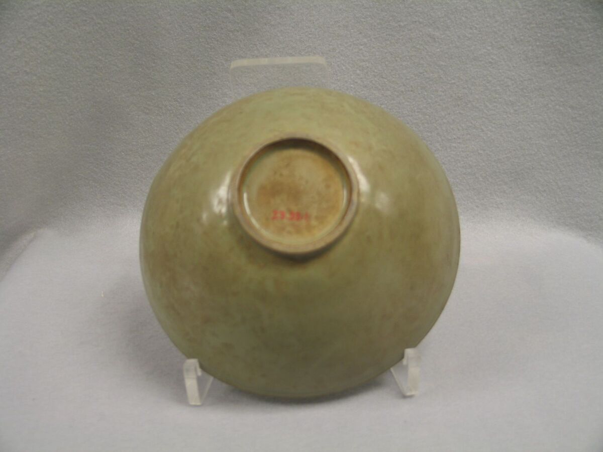 Bowl, Stoneware with green glaze, China