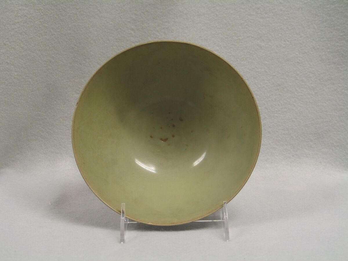 Bowl, Stoneware with green glaze, China