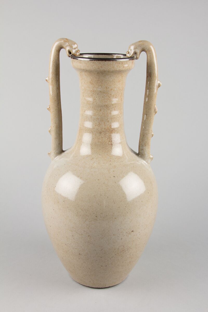 Vase with dragon handles, Porcelain with crackled glaze (Jingdezhen ware), China 
