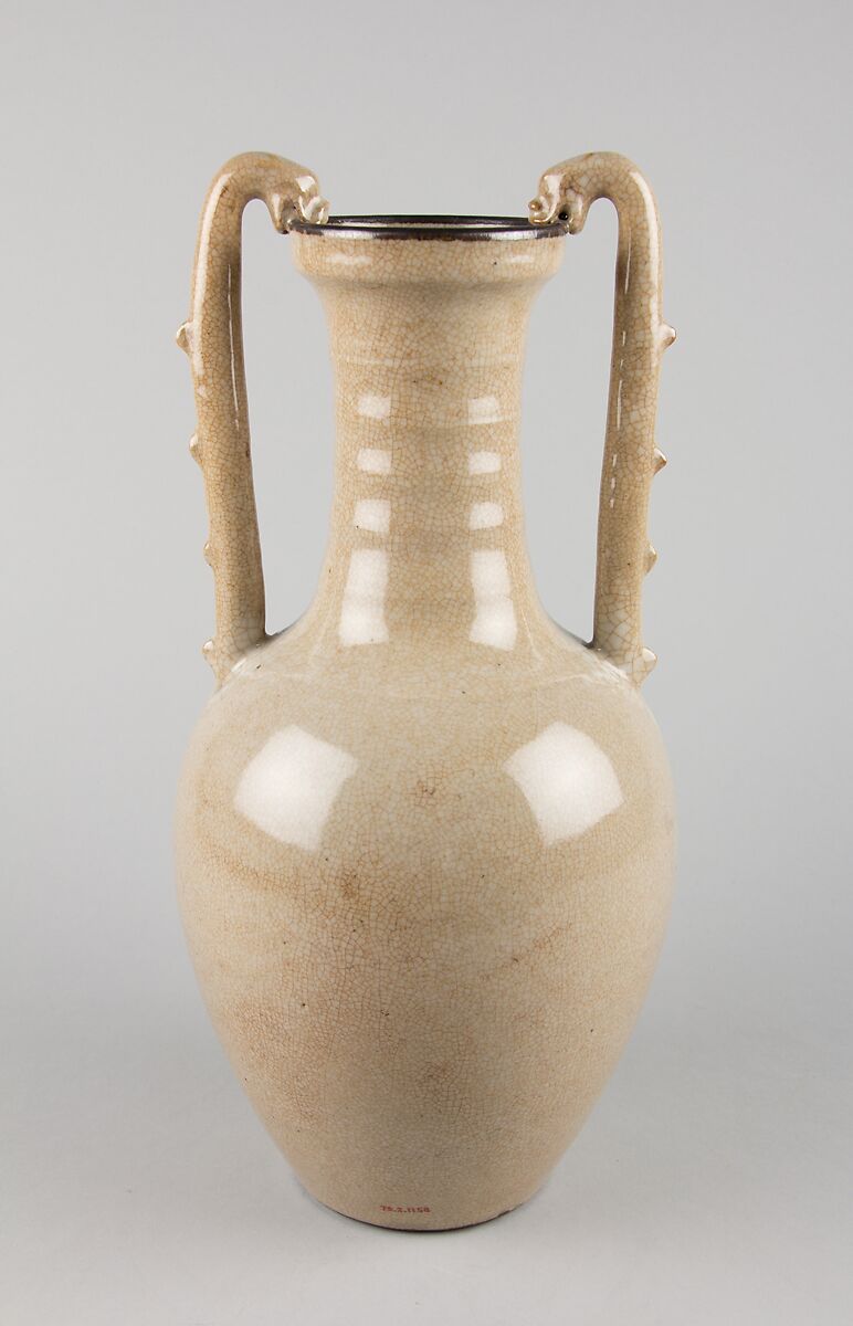 Vase with dragon handles, Porcelain with crackled glaze (Jingdezhen ware), China