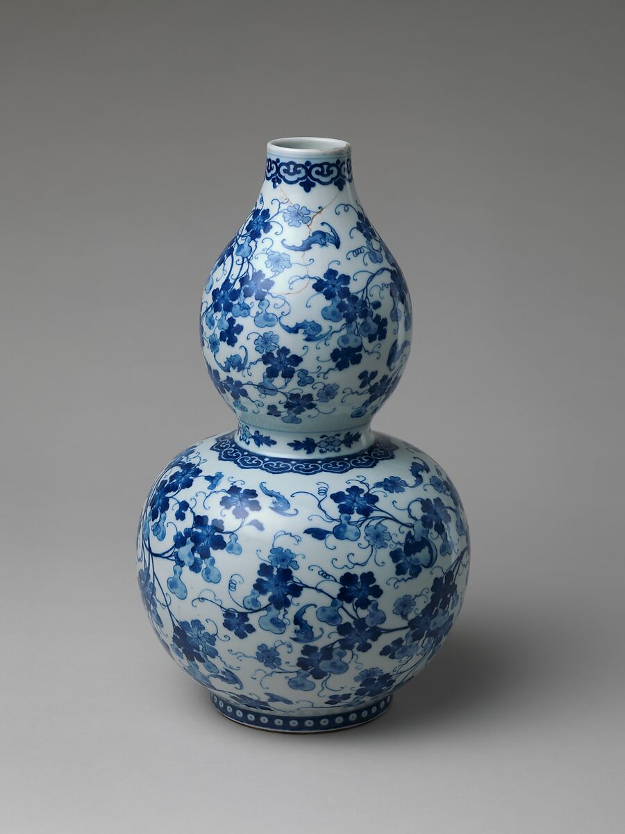 Gourd-shaped vase with gourds on vines and bats, Porcelain painted in underglaze cobalt blue (Jingdezhen ware), China