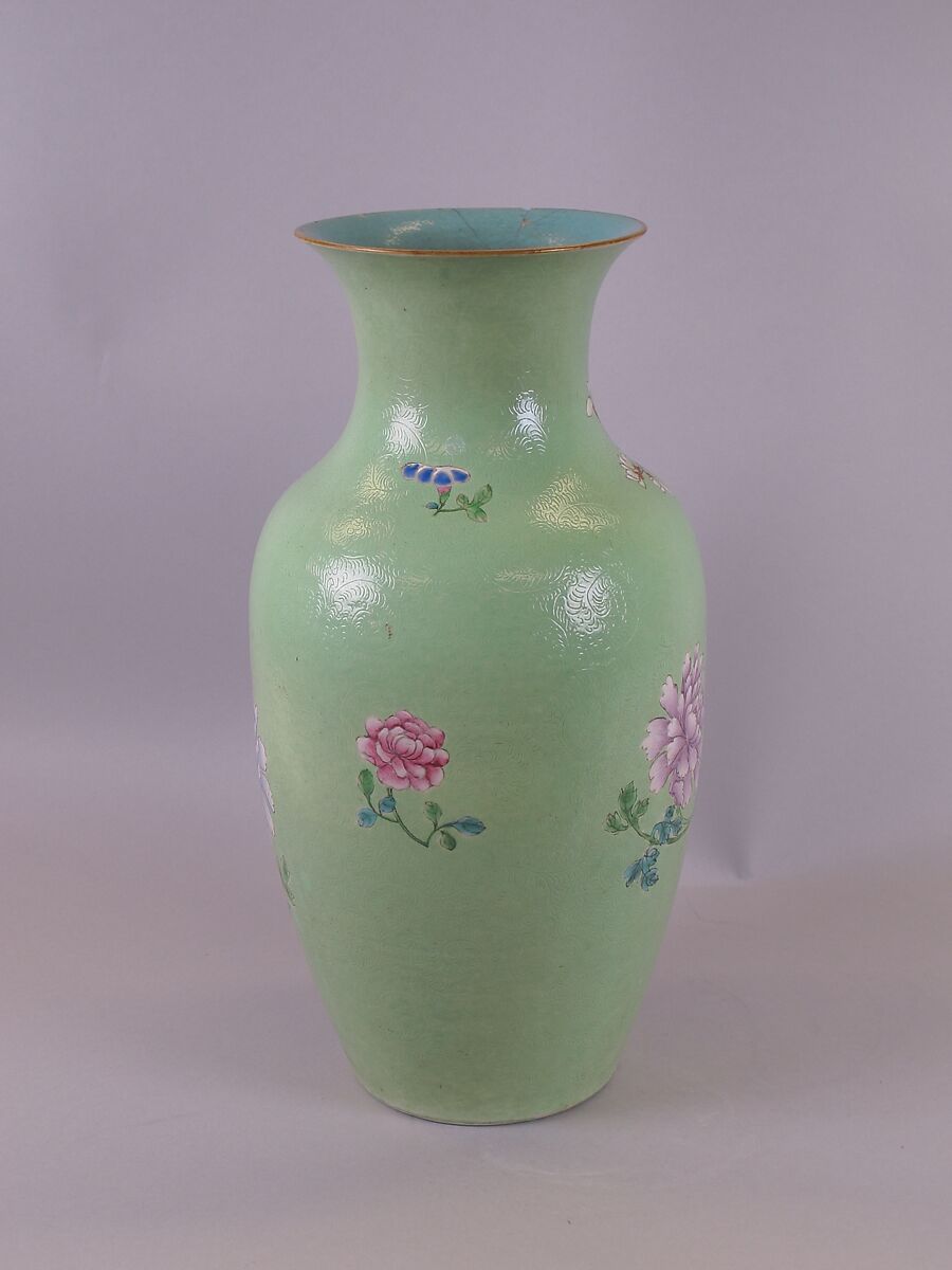 Vase, Porcelain painted in overglaze polychrome enamels, China