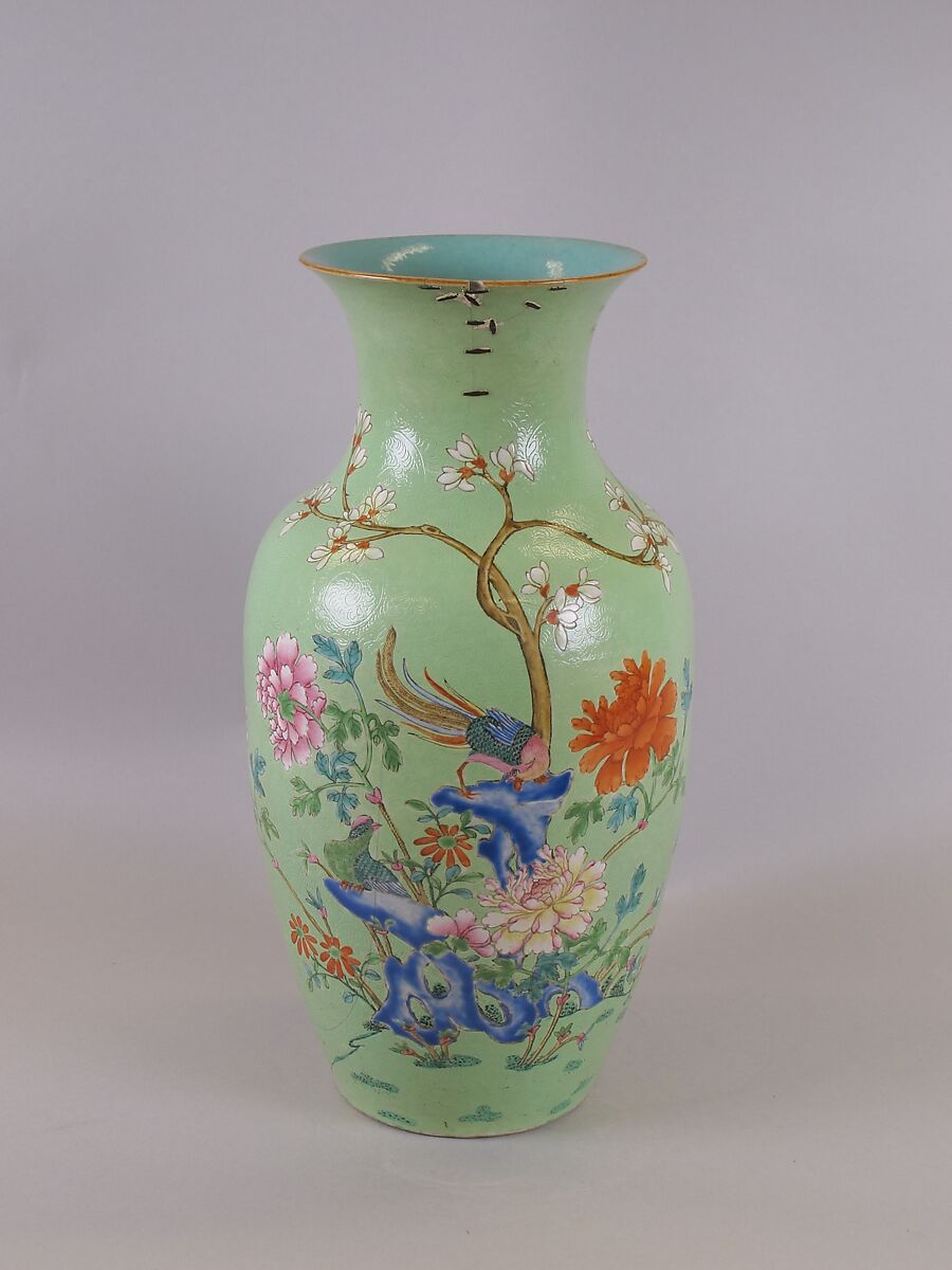 Vase, Porcelain painted in overglaze polychrome enamels, China 