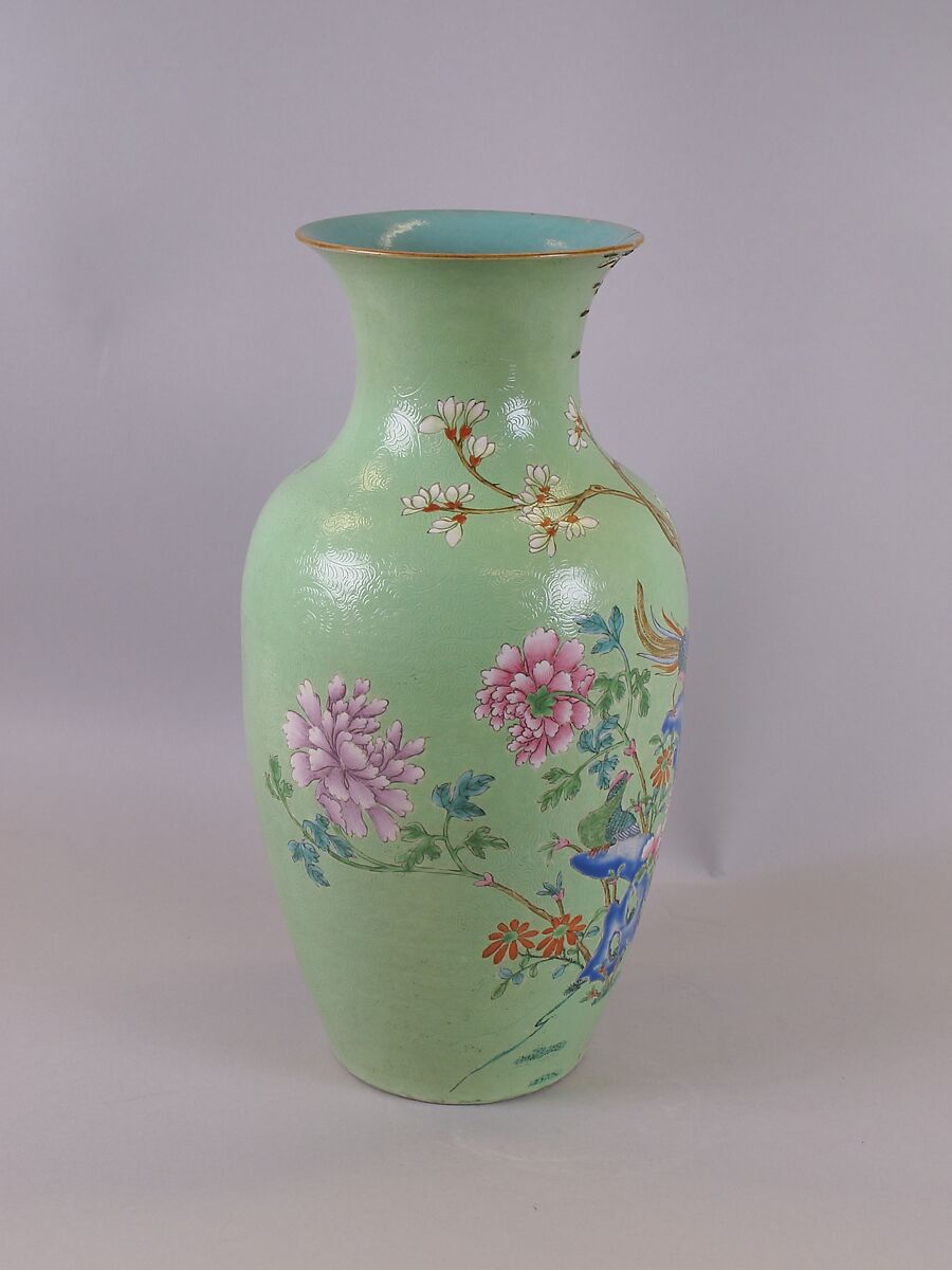 Vase, Porcelain painted in overglaze polychrome enamels, China