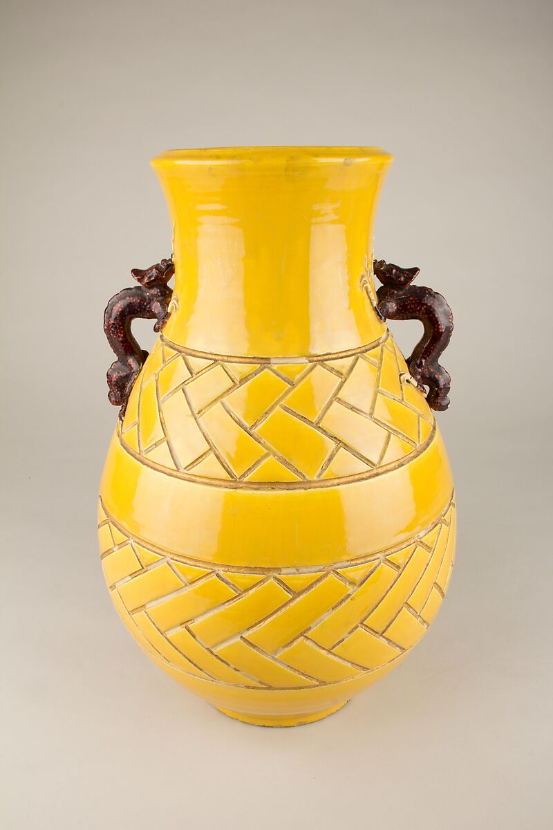 Vase with Incised Design and Salamander Handles in Kochi Style, Eiraku Hozen (Japanese, 1795–1854), Stoneware with yellow and brown glazes, incised and gilt design (Kyoto ware), Japan 