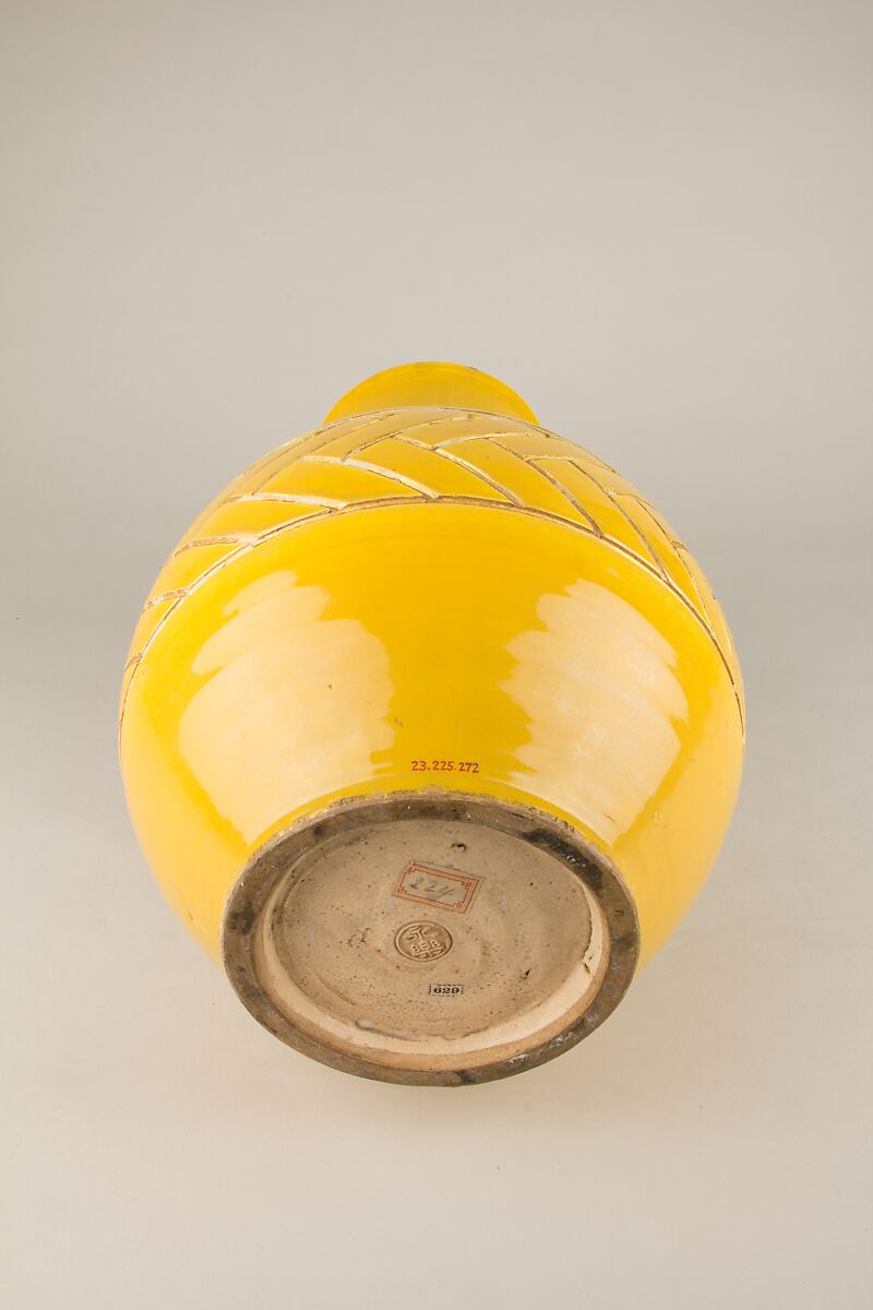 Vase with Incised Design and Salamander Handles in Kochi Style, Eiraku Hozen (Japanese, 1795–1854), Stoneware with yellow and brown glazes, incised and gilt design (Kyoto ware), Japan