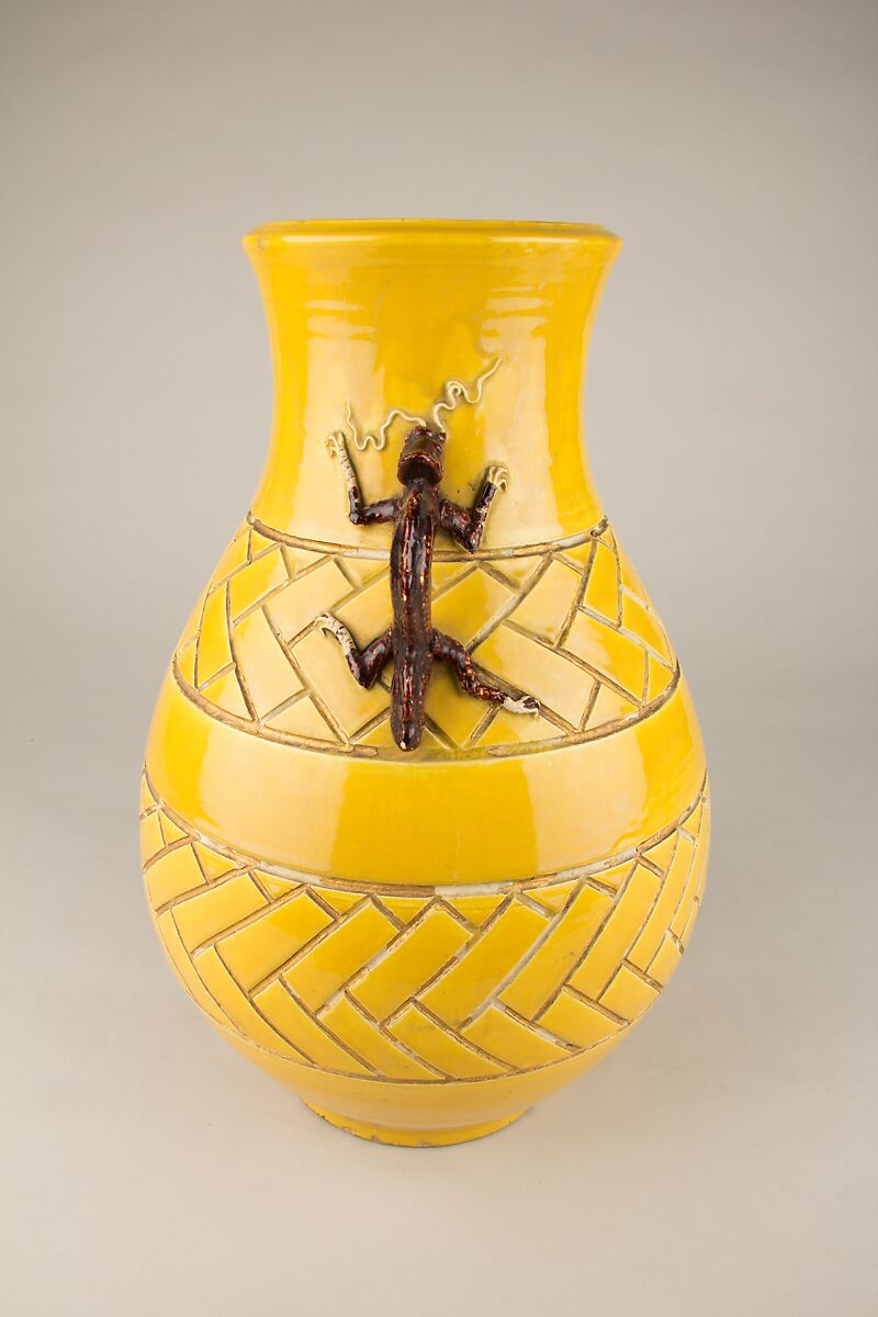 Vase with Incised Design and Salamander Handles in Kochi Style, Eiraku Hozen (Japanese, 1795–1854), Stoneware with yellow and brown glazes, incised and gilt design (Kyoto ware), Japan