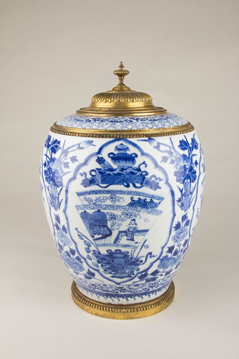 Covered Jar, Porcelain painted in underglaze blue, China
