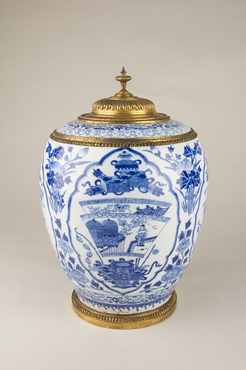 Covered Jar, Porcelain painted in underglaze blue, China 