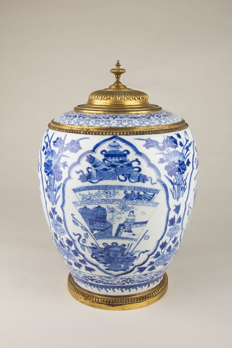 Covered Jar, Porcelain painted in underglaze blue, China