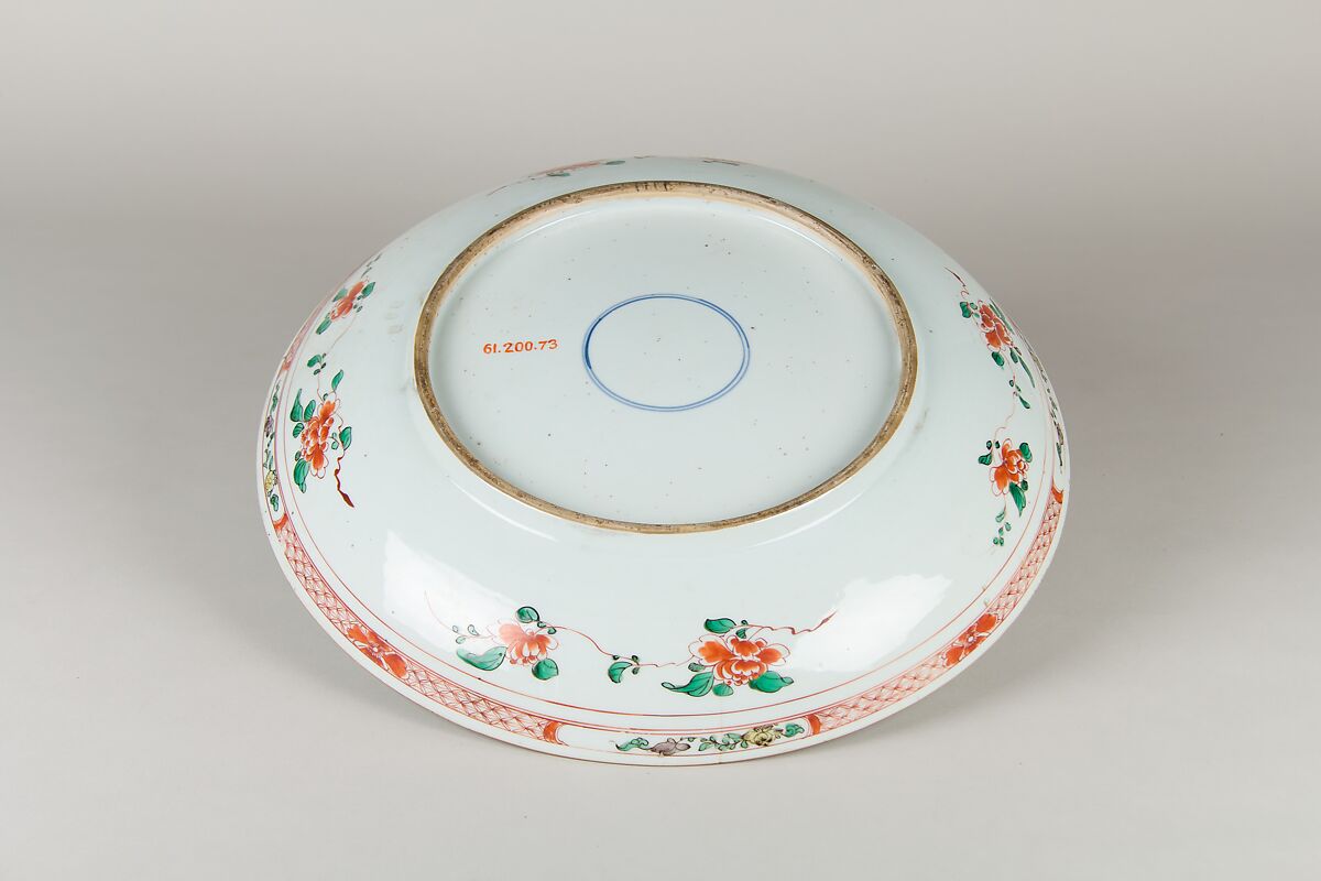 Plate with ladies in a garden, Porcelain painted in overglaze polychrome enamels (Jingdezhen ware), China