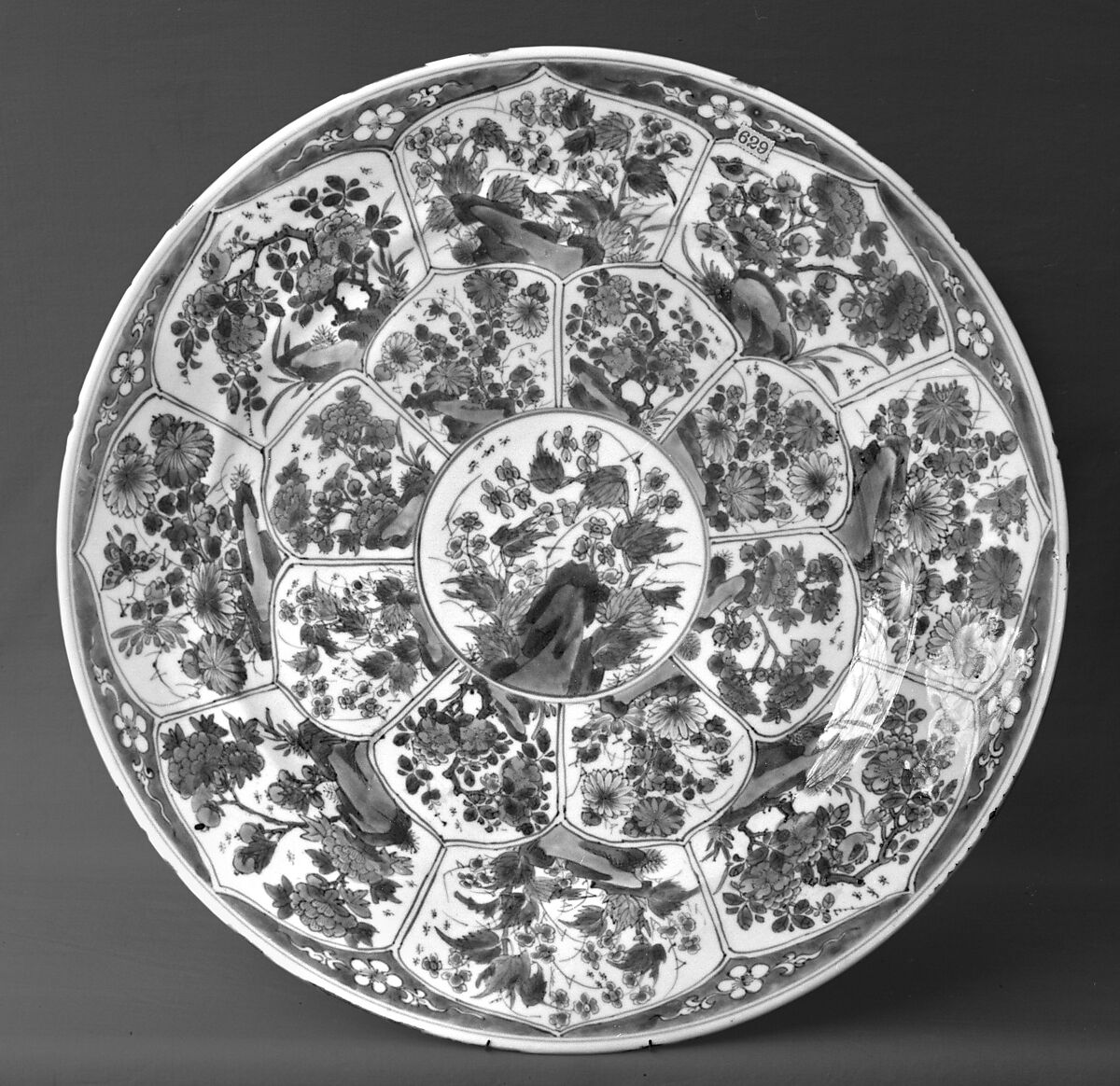 Plate with flowers, Porcelain painted in underglaze cobalt blue (Jingdezhen ware), China 