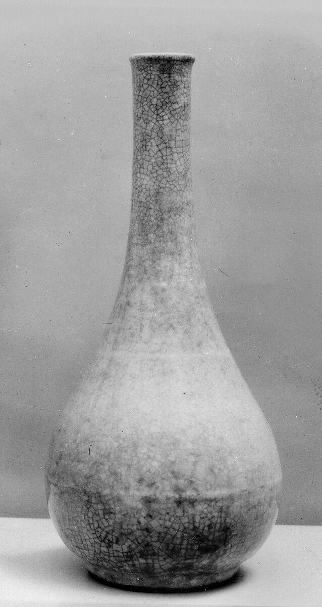 Long neck bottle, Porcelain with crackled glaze, China