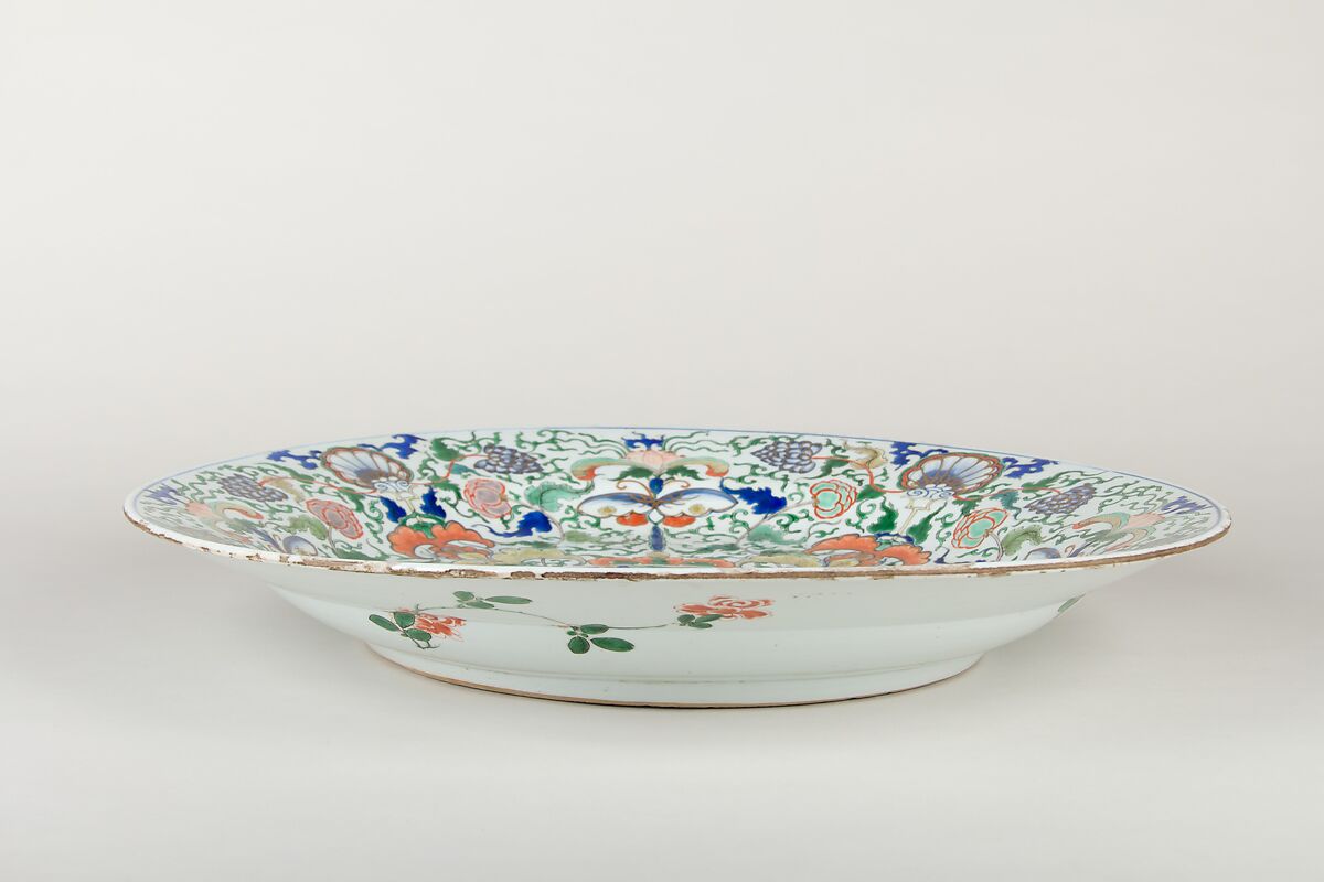 Plate with human figures, Porcelain painted in underglaze cobalt blue and overglaze polychrome enamels (Jingdezhen ware), China