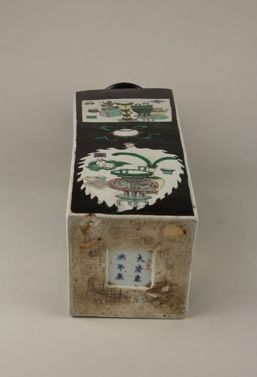 Vase, Porcelain painted in famille noire enamels, China