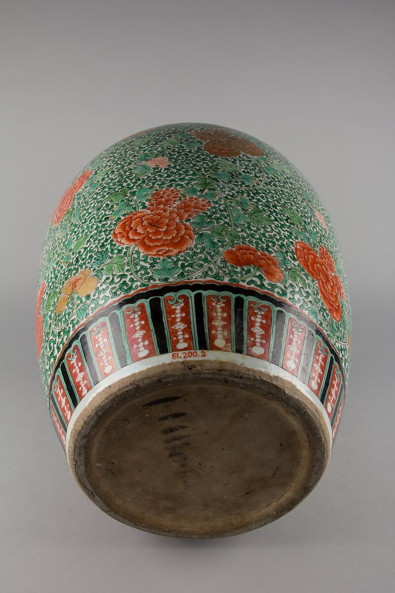 Jar with floral patterns, Porcelain painted in overglaze polychrome enamels (Jingdezhen ware), China