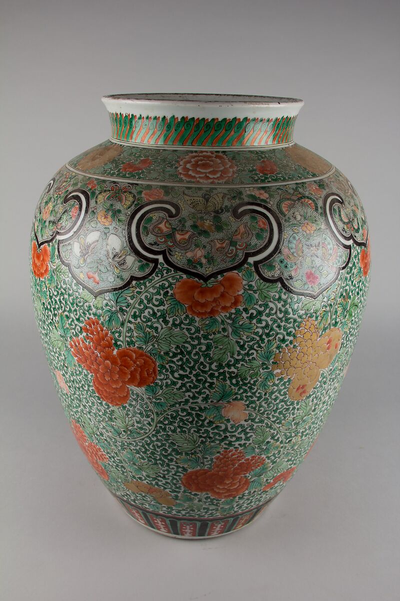 Jar with floral patterns, Porcelain painted in overglaze polychrome enamels (Jingdezhen ware), China