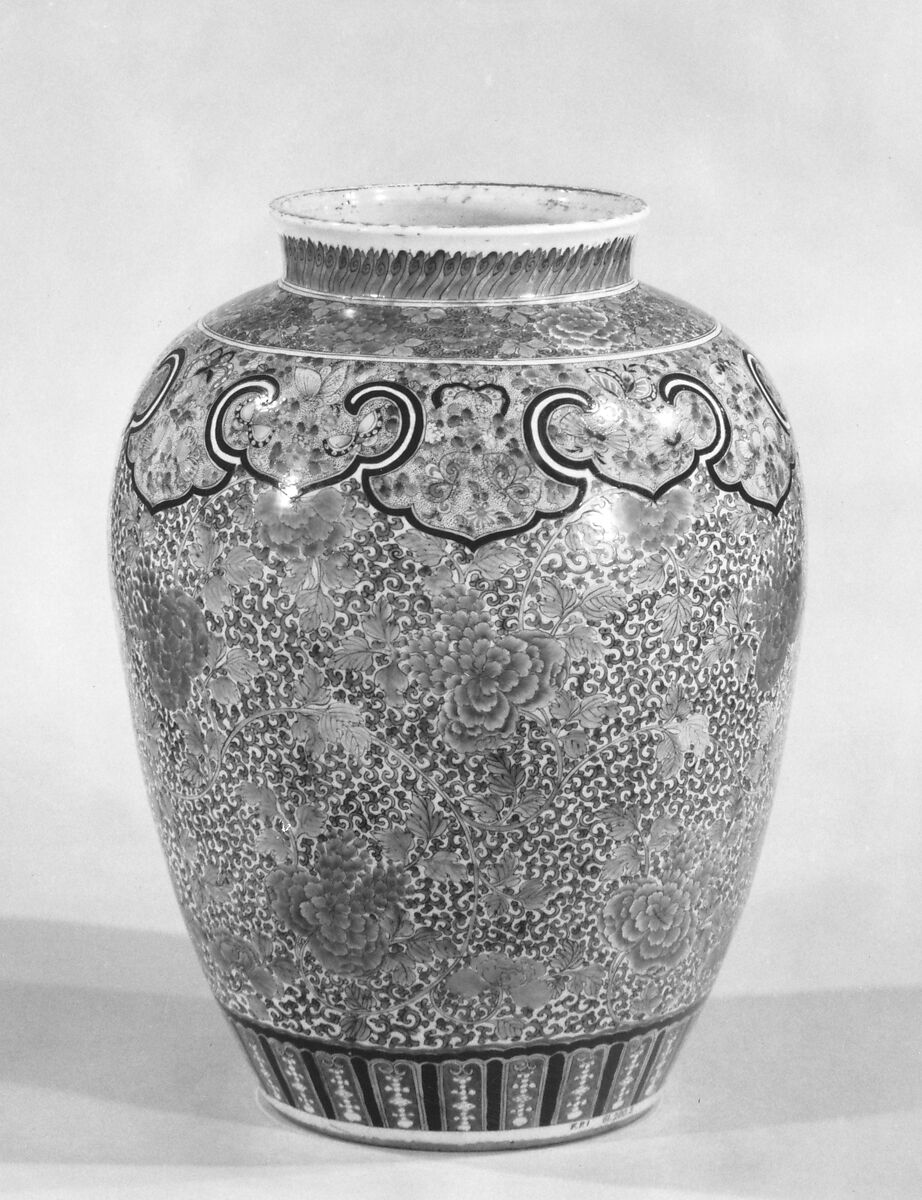 Jar with floral patterns, Porcelain painted in overglaze polychrome enamels (Jingdezhen ware), China