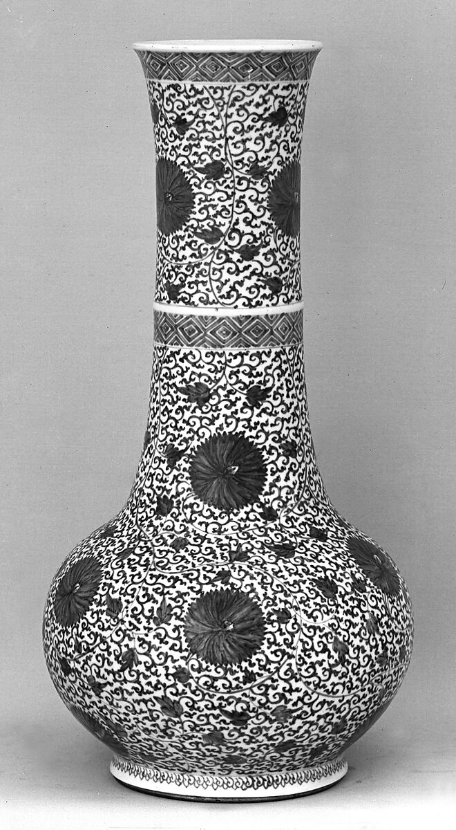 Bottle vase with floral scrolls, Porcelain painted in underglaze cobalt blue (Jingdezhen ware), China