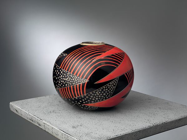 Vase, Jean Dunand (French (born Switzerland), Lancy 1877–1942 Paris), Lacquered metal 
