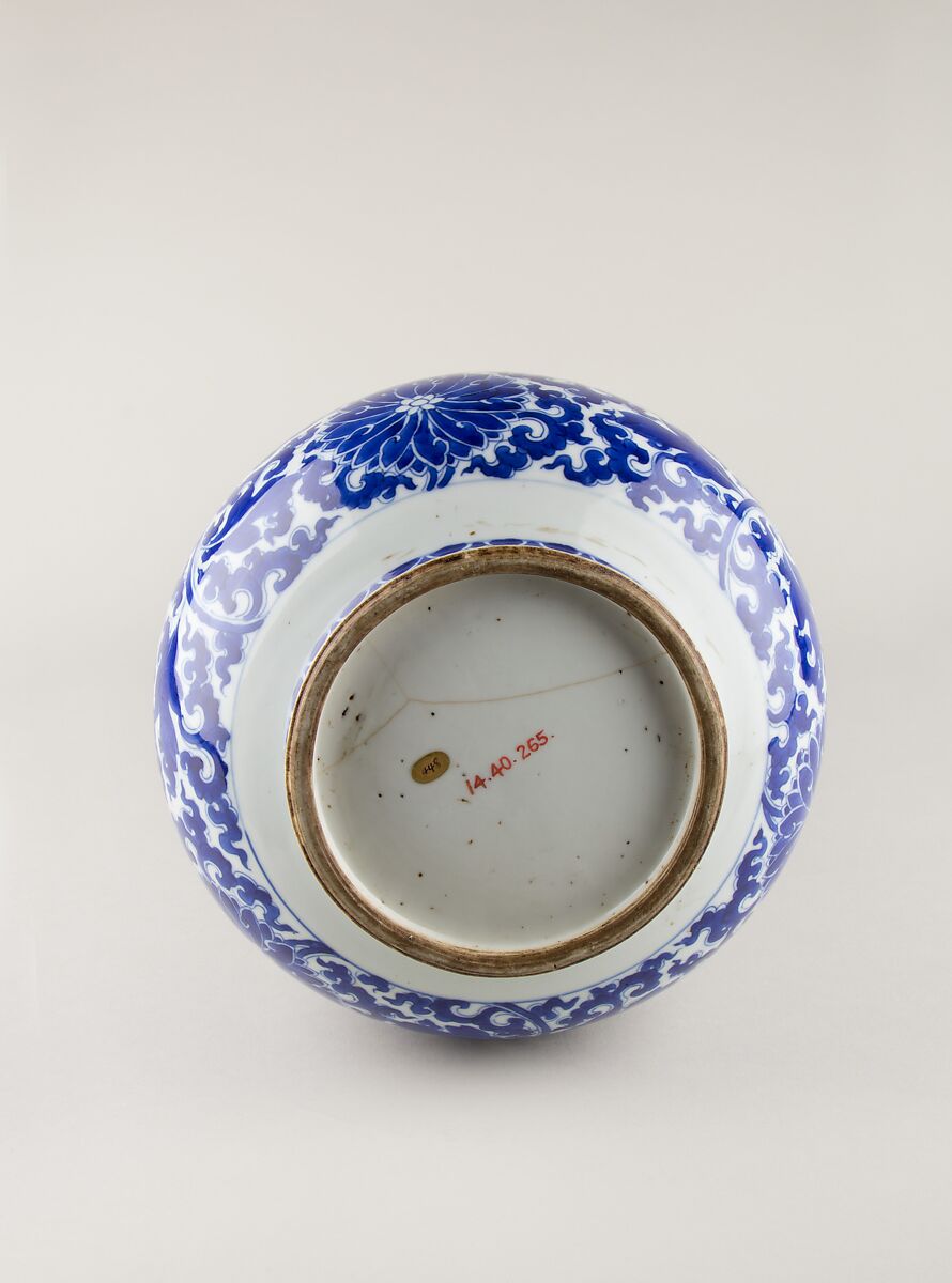 Bottle vase with floral scrolls, Porcelain painted in underglaze cobalt blue (Jingdezhen ware), China
