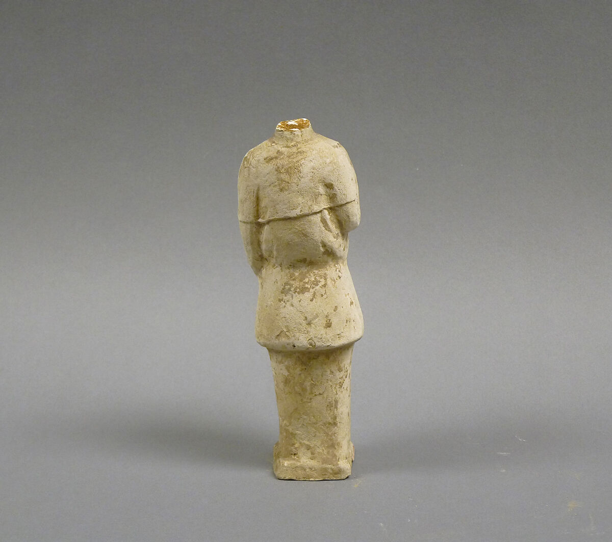 Figures, Unglazed pottery; only b: pottery, unglazed, whitish with traces of polychrome, China