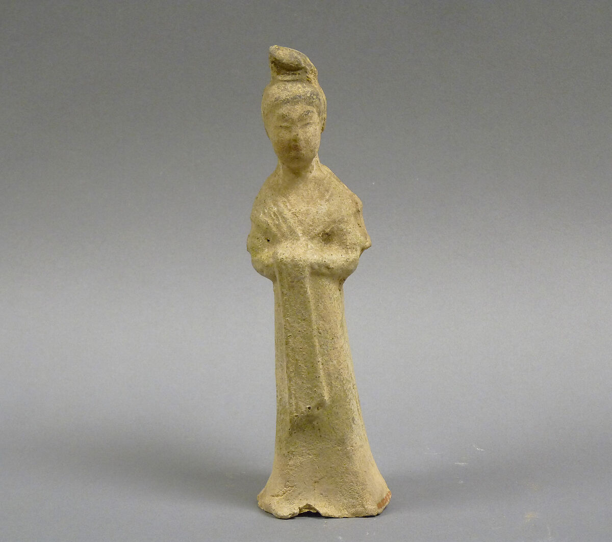 Figures, Unglazed pottery; only b: pottery, unglazed, whitish with traces of polychrome, China