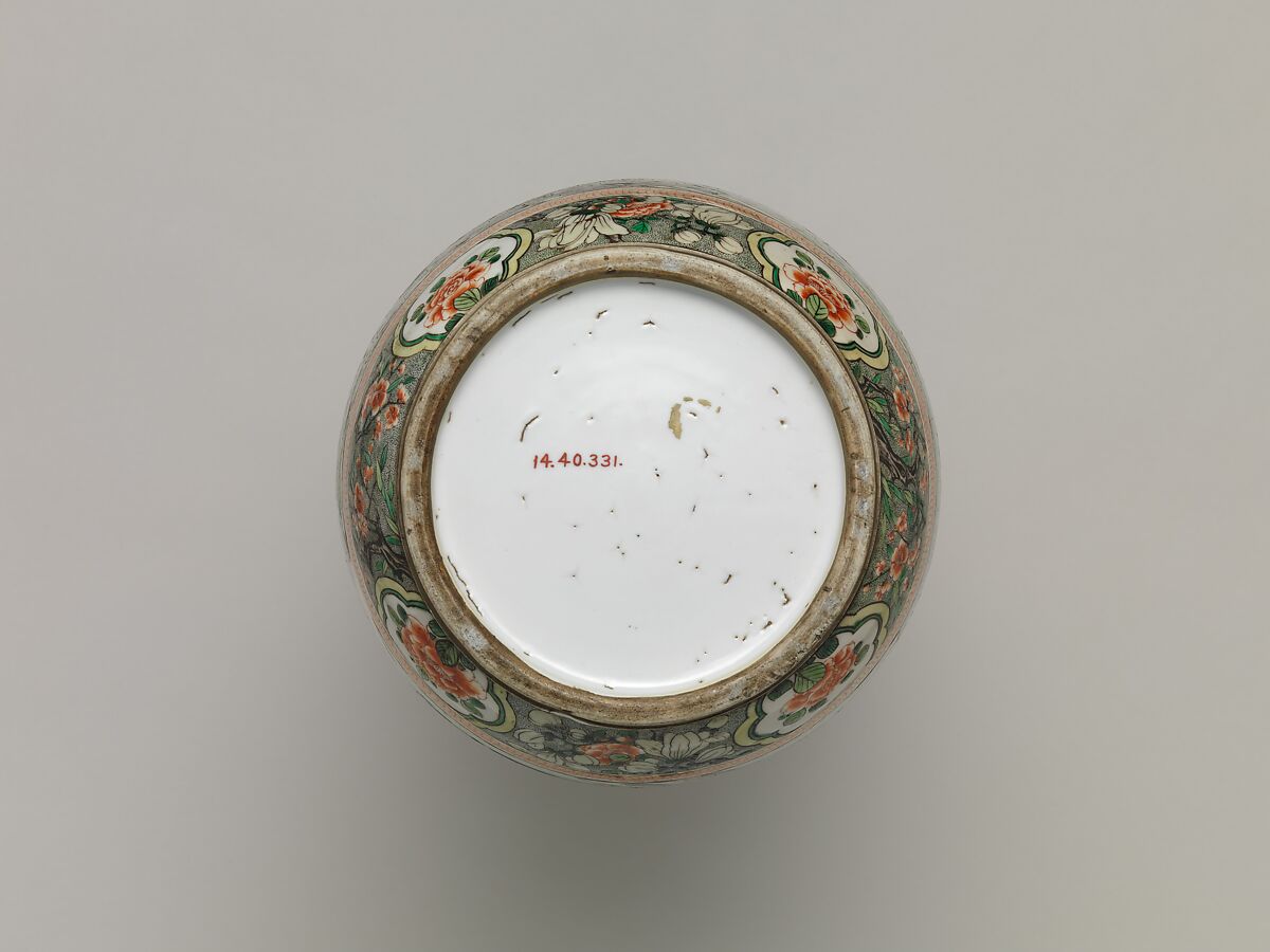 Vase with Immortals Offering the Peaches of Longevity, Porcelain, overglaze enamels, China