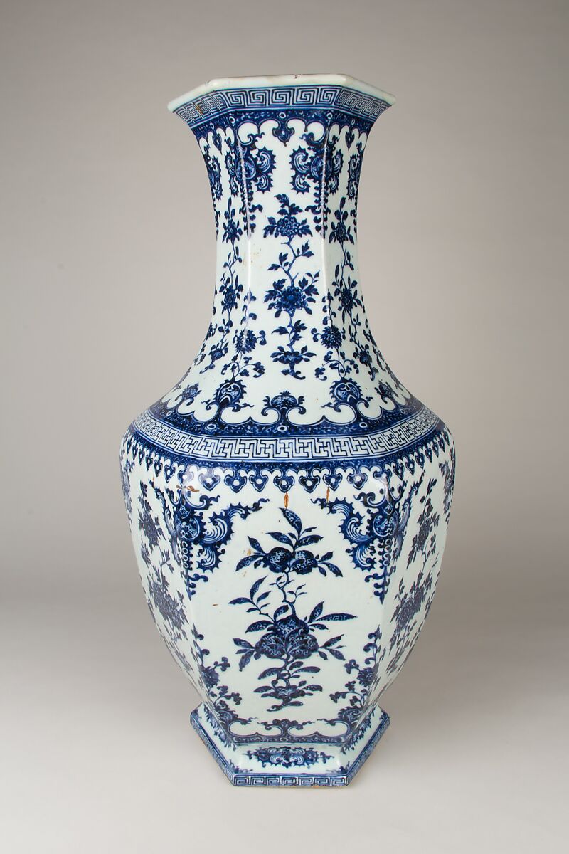 Hexagonal vase with Rococo-style flowers, Porcelain painted in underglaze cobalt blue (Jingdezhen ware), China 