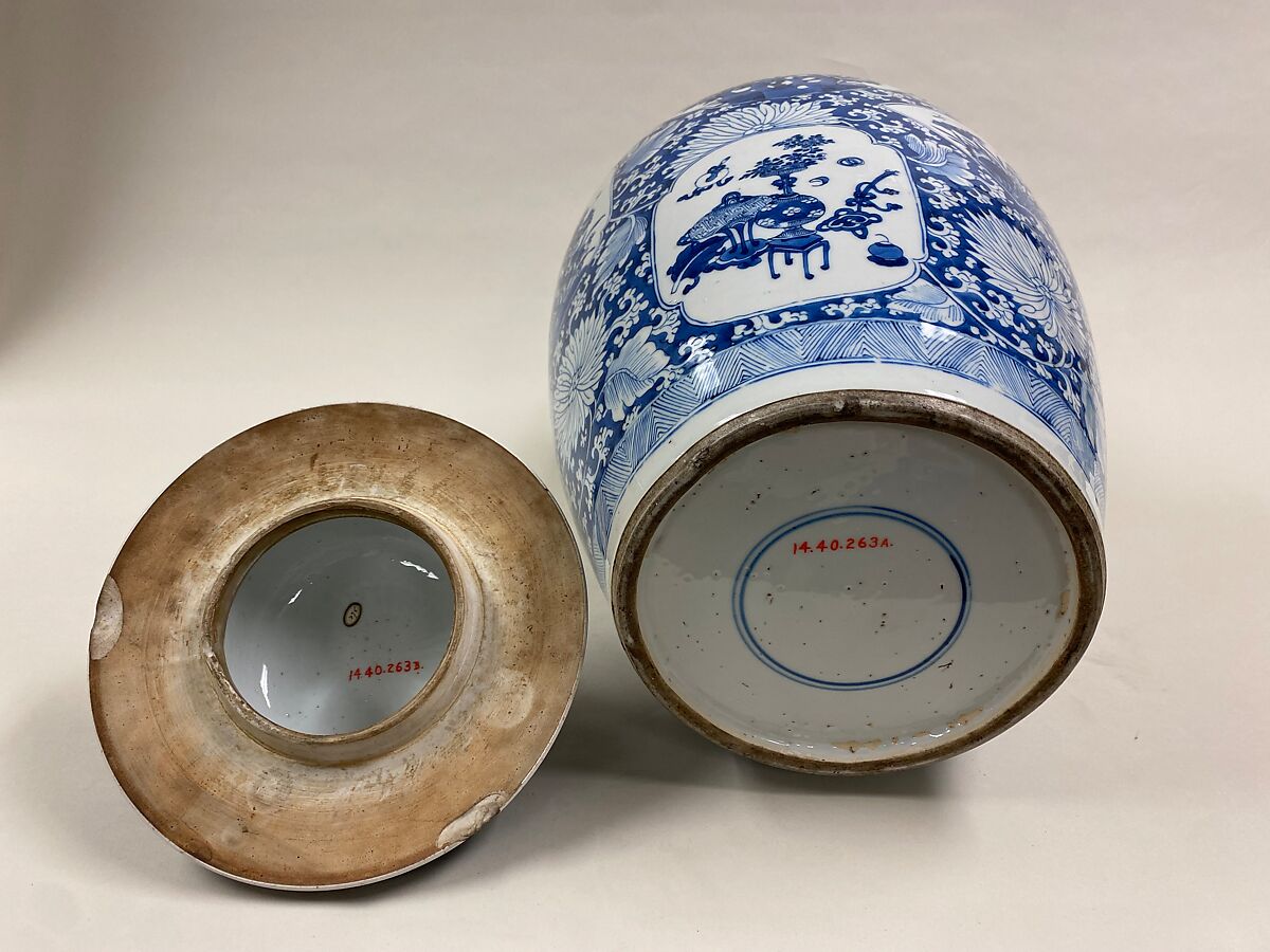 Covered jar with flowers, Porcelain painted in underglaze cobalt blue (Jingdezhen ware), China
