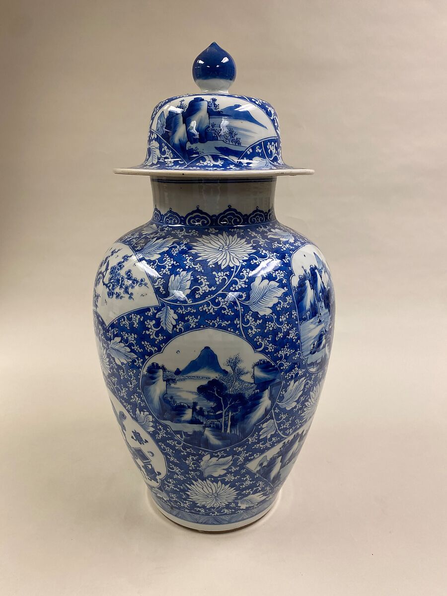 Covered jar with flowers, Porcelain painted in underglaze cobalt blue (Jingdezhen ware), China 
