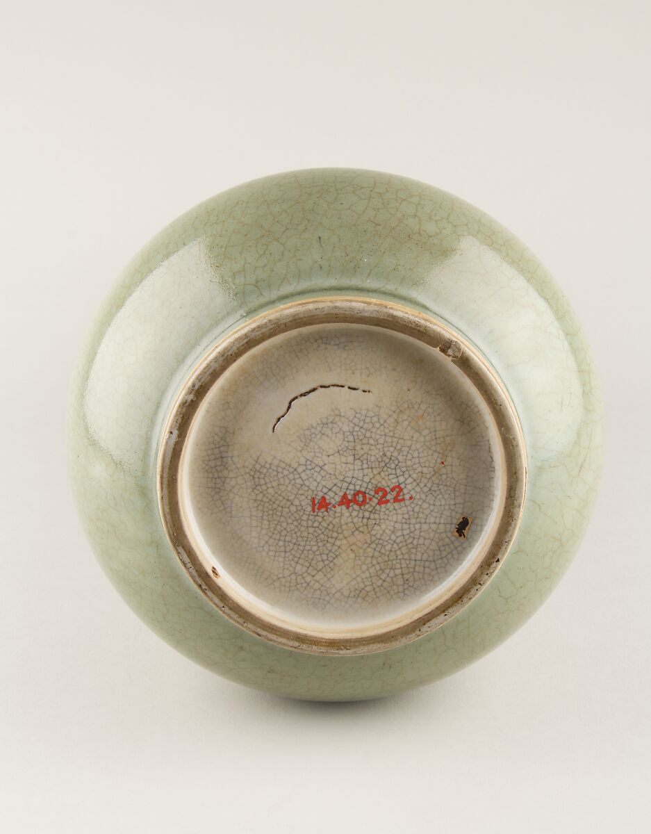 Bottle vase, Porcelain with crackled green glaze (Jingdezhen ware), China