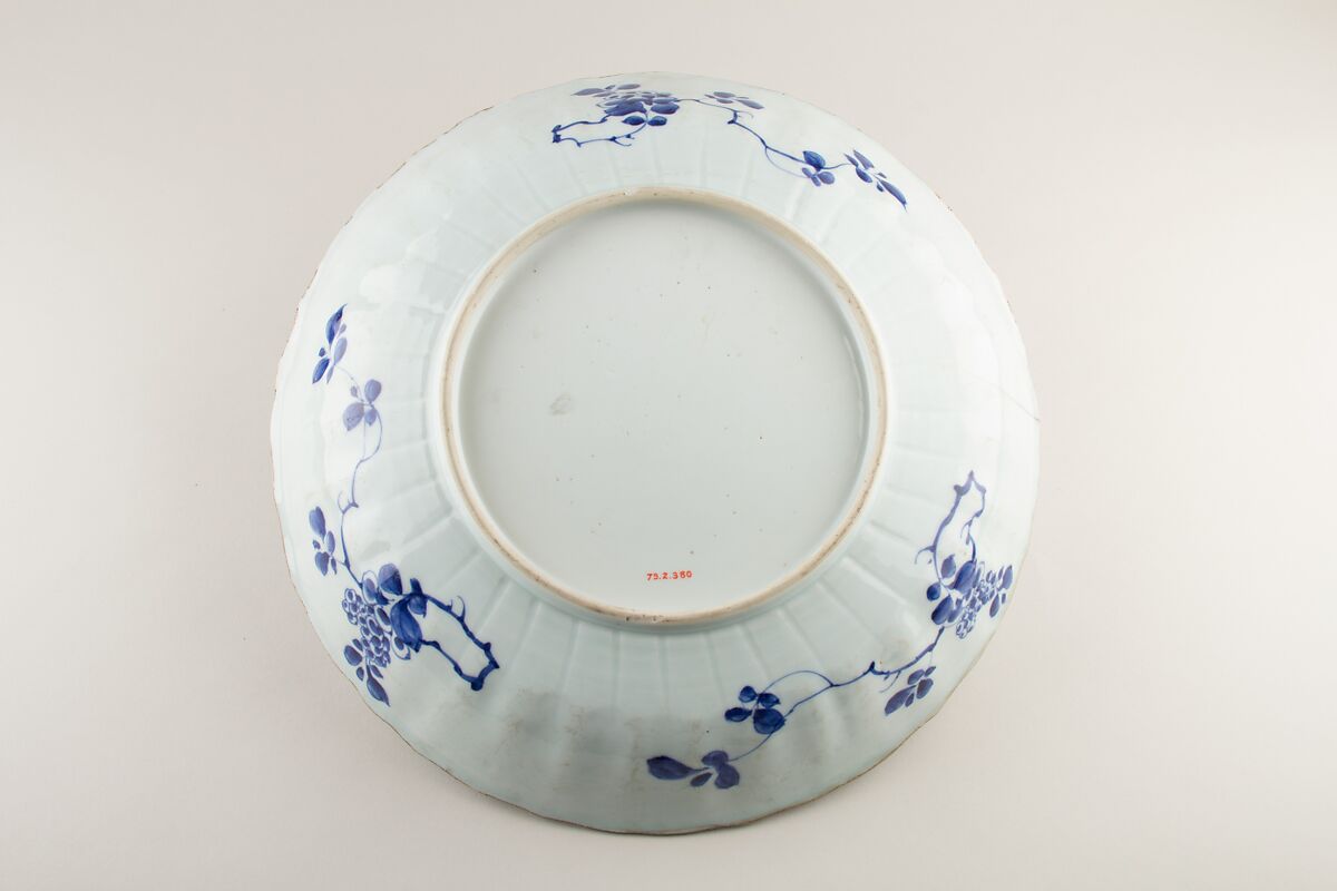 Plate with flower basket, Porcelain painted in underglaze cobalt blue (Jingdezhen ware), China