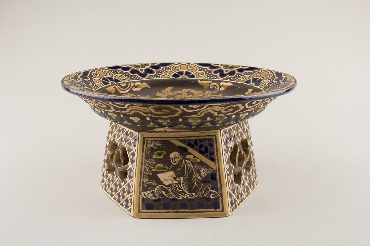 Cake Dish, Hozan (?), Buff ware decorated with colored enamels which do not touch, and the clay between has been darkened (Kyoto ware), Japan