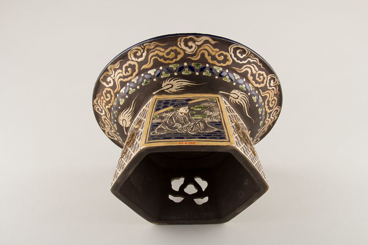 Cake Dish, Hozan (?), Buff ware decorated with colored enamels which do not touch, and the clay between has been darkened (Kyoto ware), Japan