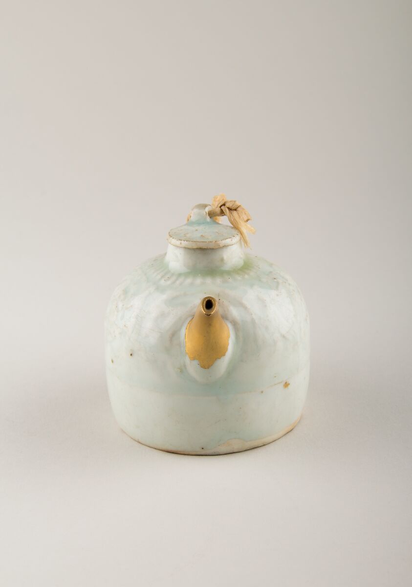 Bottle and cover, Clay, China (?)