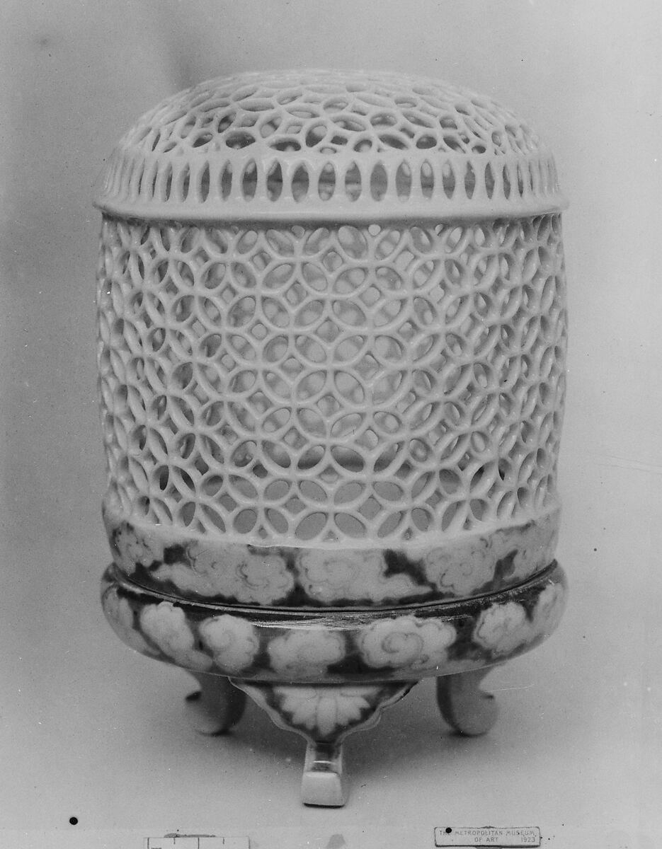 Fire-fly cage, White porcelain decorated with blue, Japan 