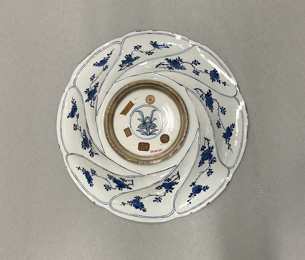 Plate with scalloped rim, Porcelain painted in underglaze cobalt blue (Jingdezhen ware), China