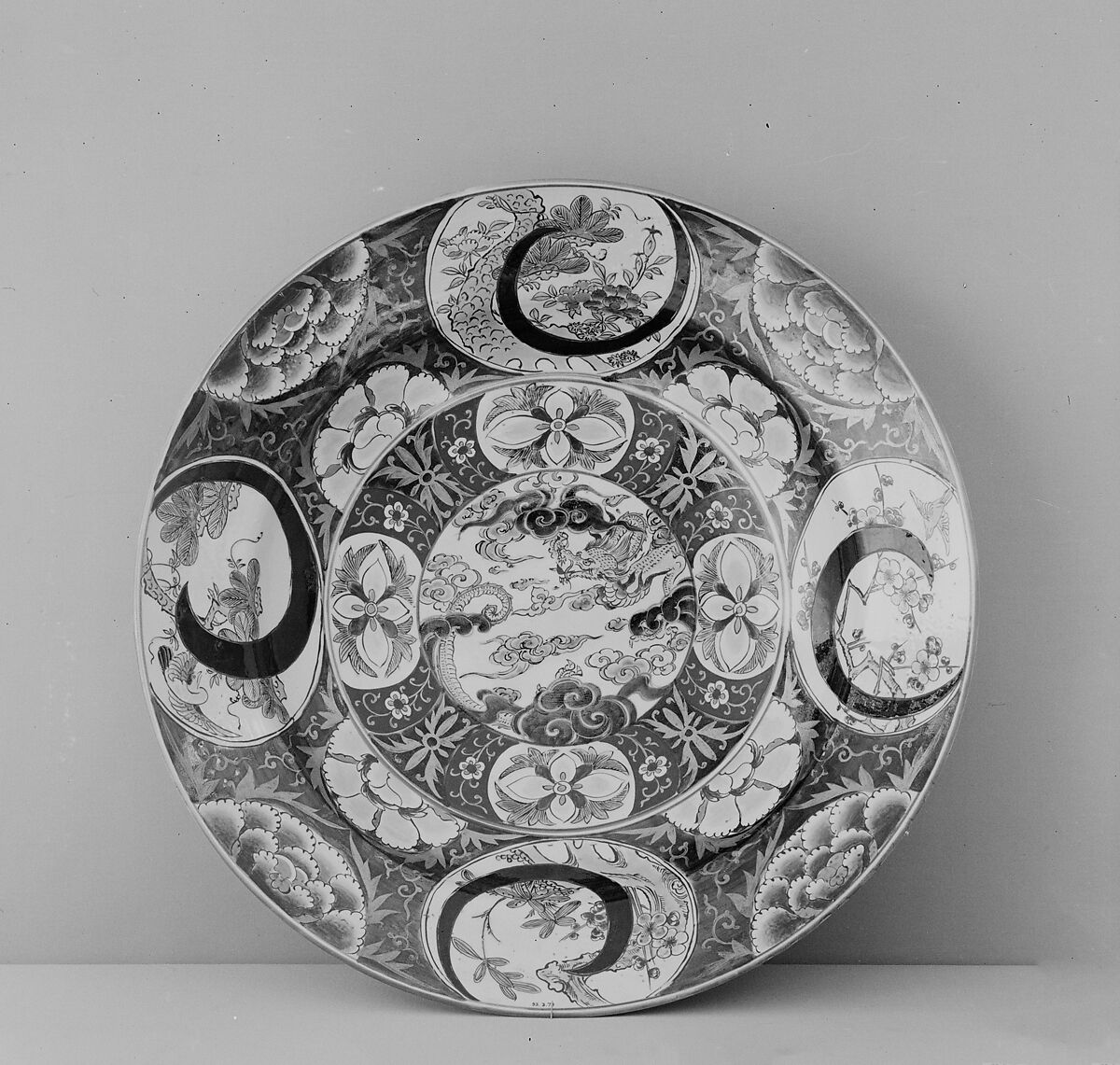 Large Dish, White porcelain decorated with blue under the glaze, polychrome enamels (Arita ware), Japan 