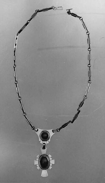 Necklace, E. Byrne Livingston (American, 1906–1996), Silver, gold, coral, chalcedony 