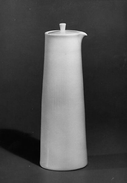 Coffee Pot, Axel Brüel (Danish, 1900–1977), Hard paste porcelain 